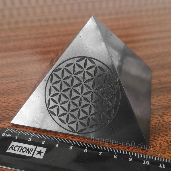 10 cm pyramid with engraving