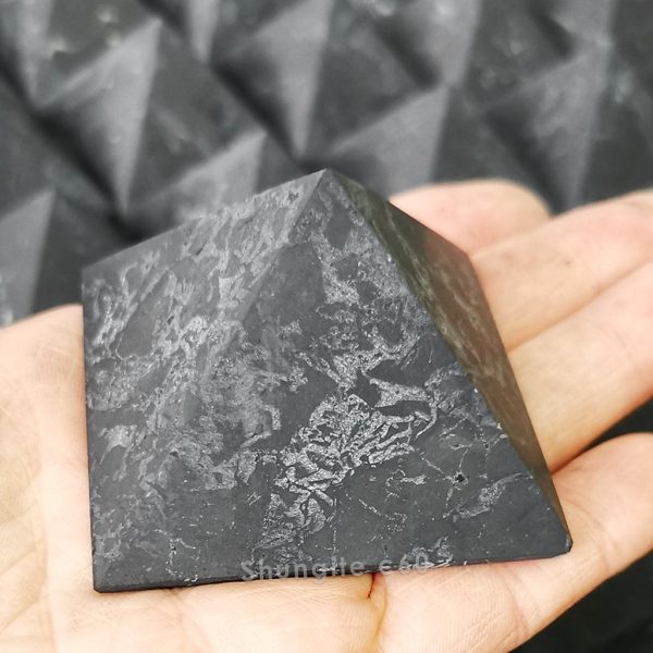 shungite pyramid 5 cm